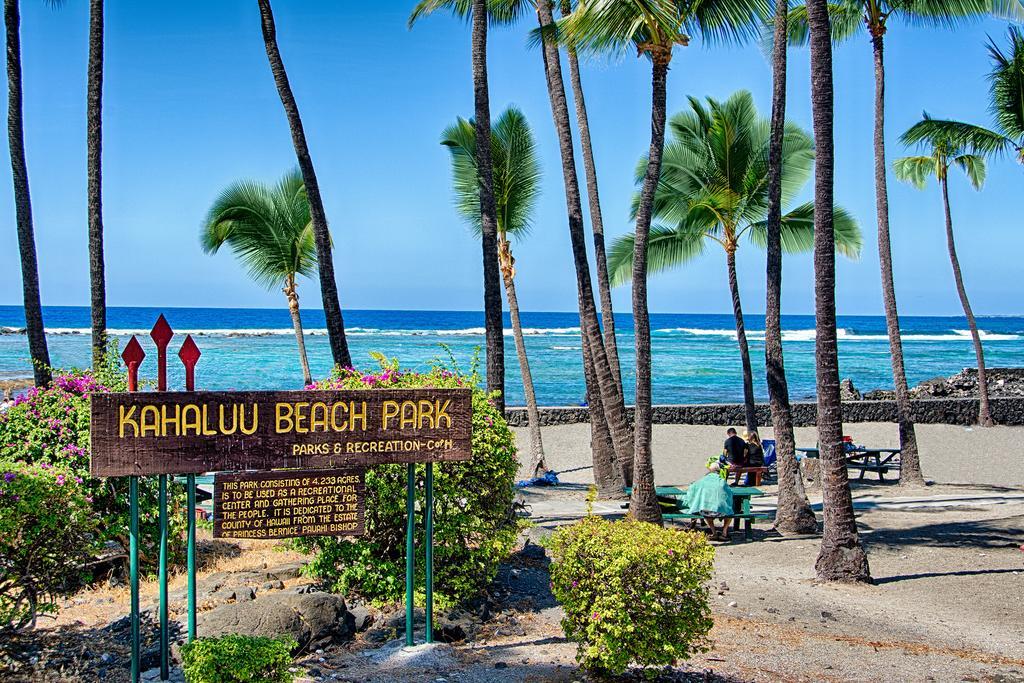 Kahaluu On Kona Coast